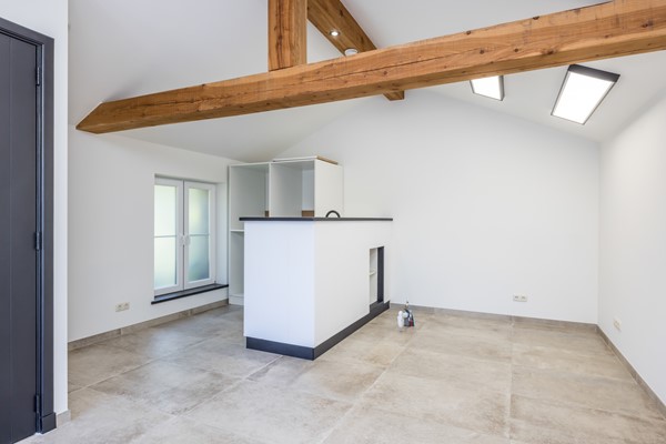 Foto - Te koop: Een woning voor de toekomst met een energielabel van A+++ met een multifunctionele ruimte      (ca 25 m2) en tuin met eiken overkapping en grote eiken carport in het Heuvelland.